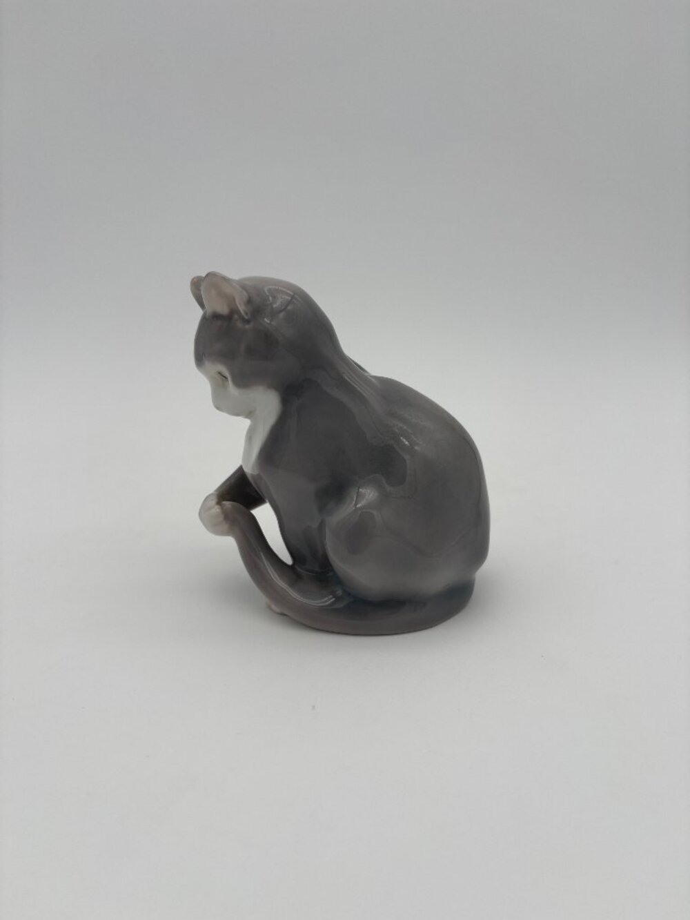 Vintage Bing And Grondahl Cat Figurine #1553 Danish Porcelian 4.5in Signed KH
